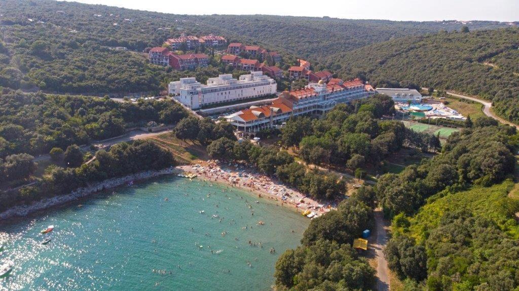Apartments Nikolina Rakalj Екстериор снимка