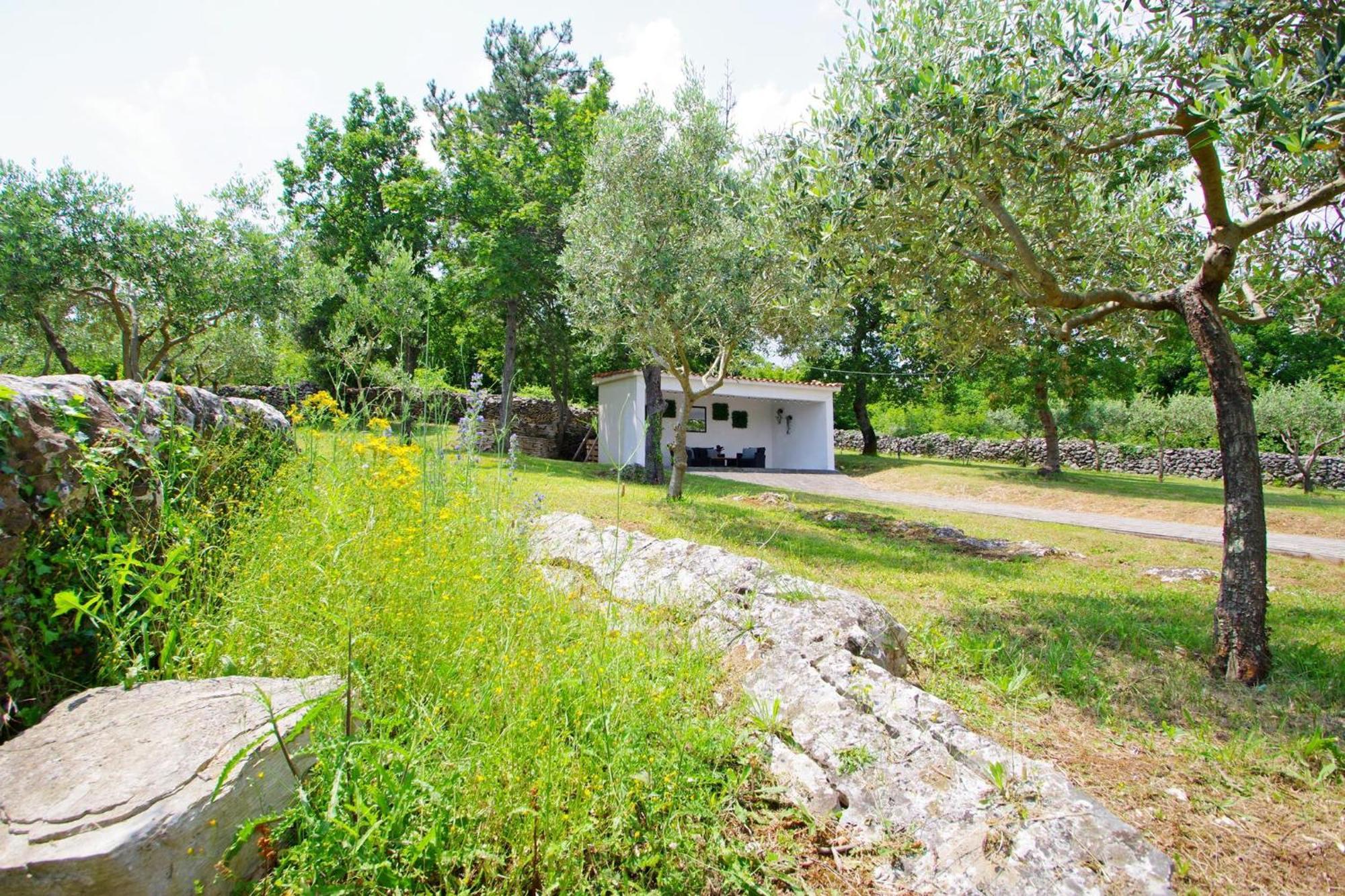 Apartments Nikolina Rakalj Екстериор снимка
